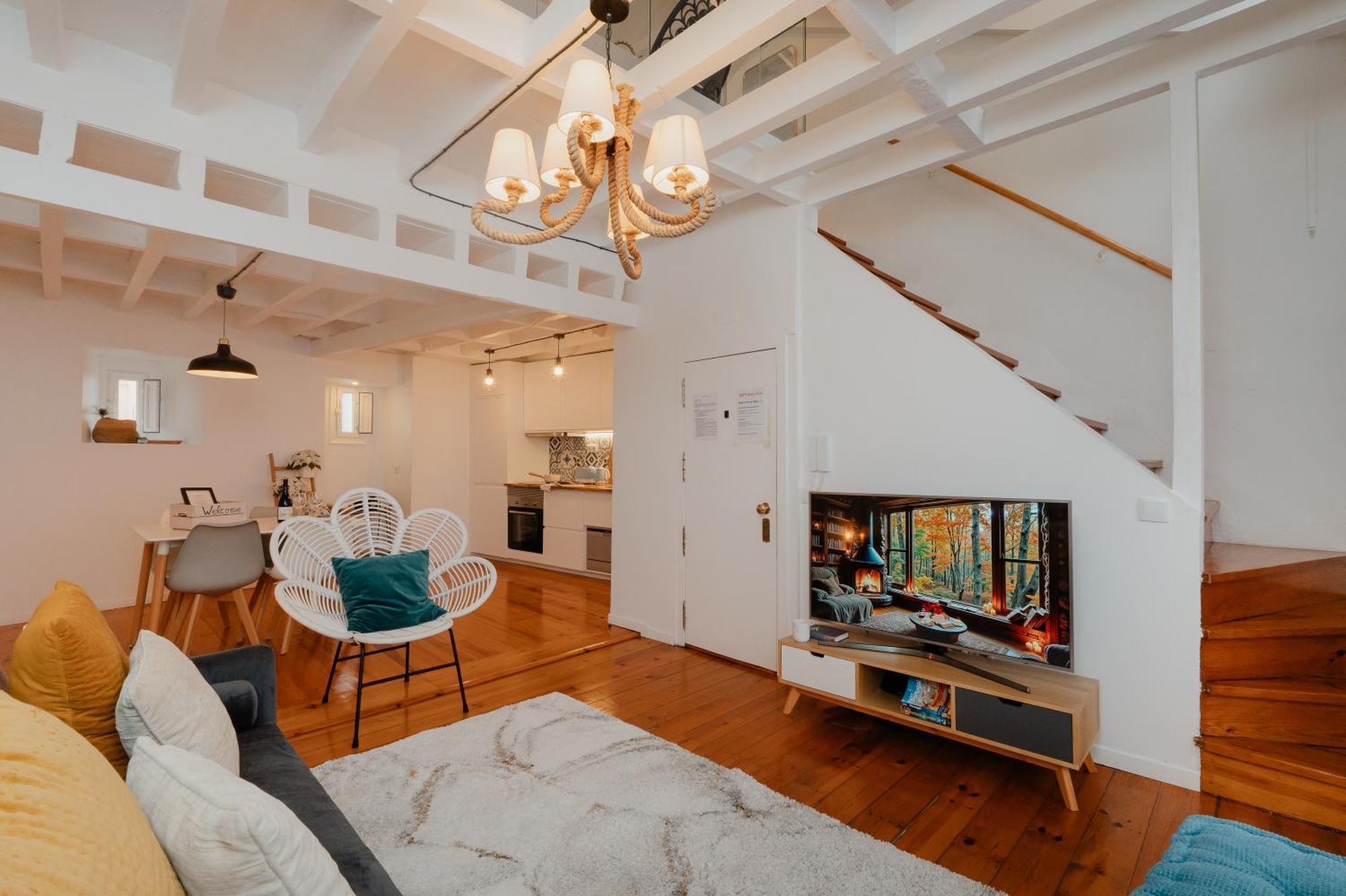 Апартаменты Stylish Getaway In A Mezzanine Flat By The Castle Лиссабон Экстерьер фото