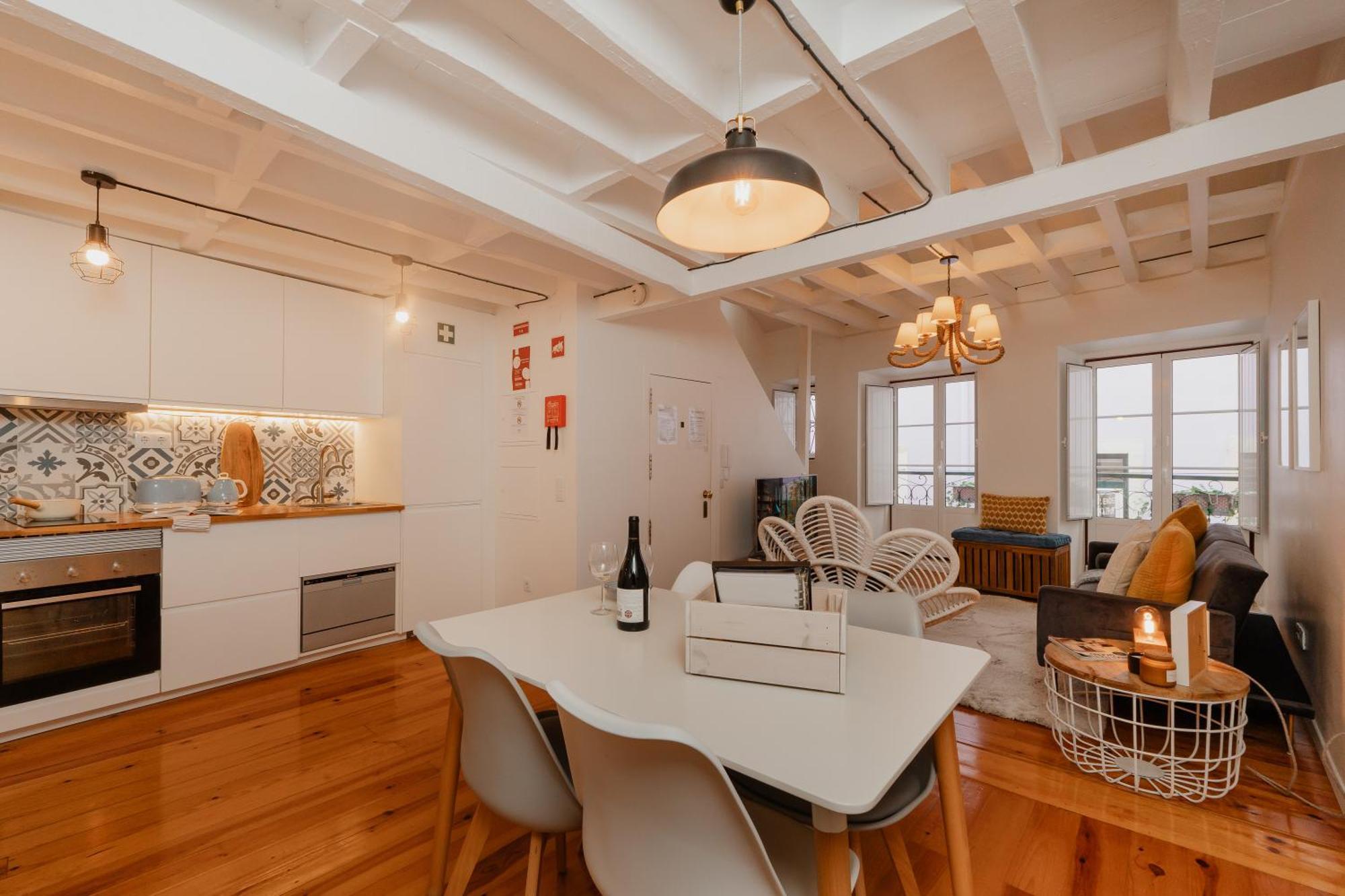Апартаменты Stylish Getaway In A Mezzanine Flat By The Castle Лиссабон Экстерьер фото
