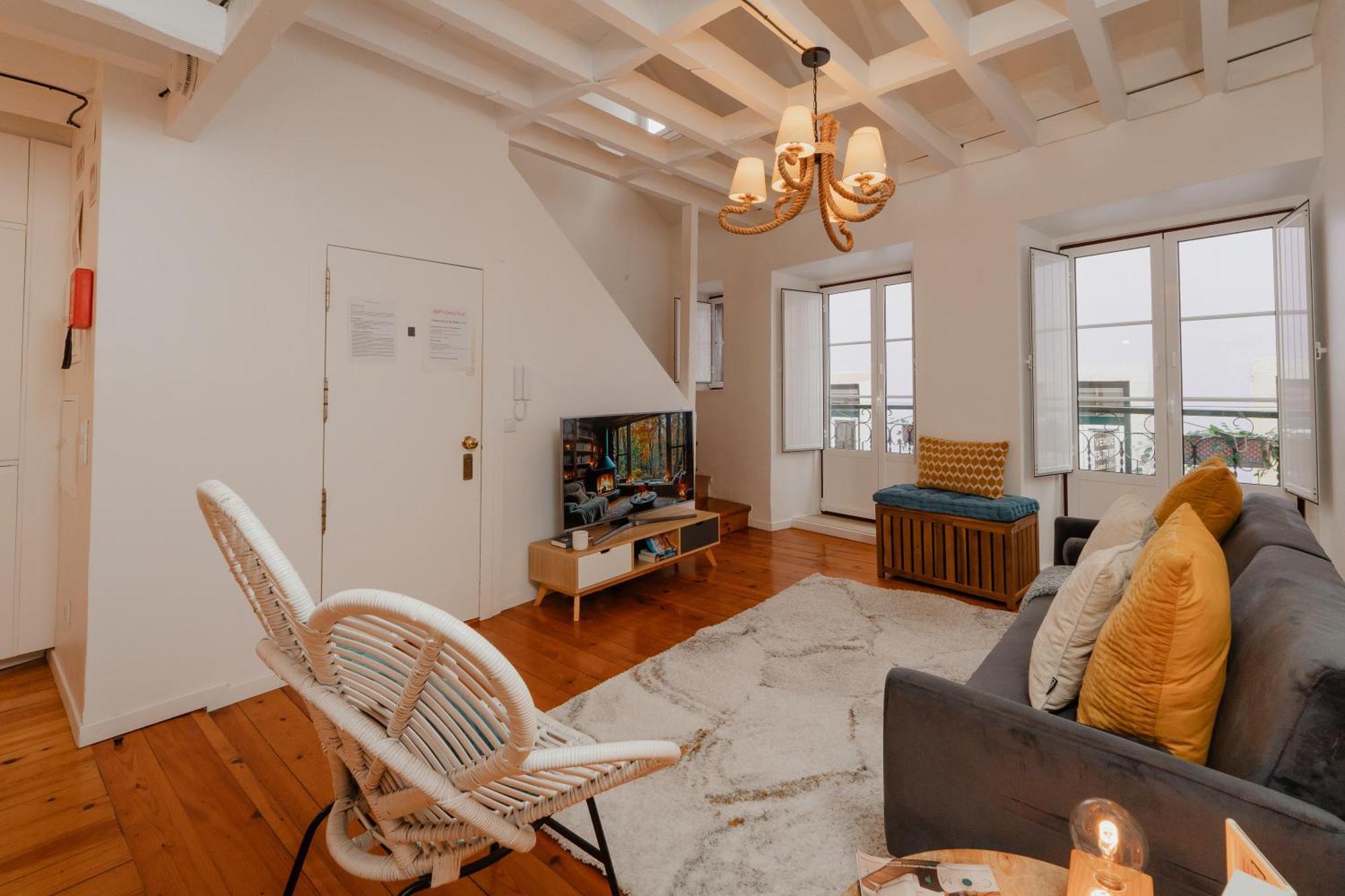 Апартаменты Stylish Getaway In A Mezzanine Flat By The Castle Лиссабон Экстерьер фото