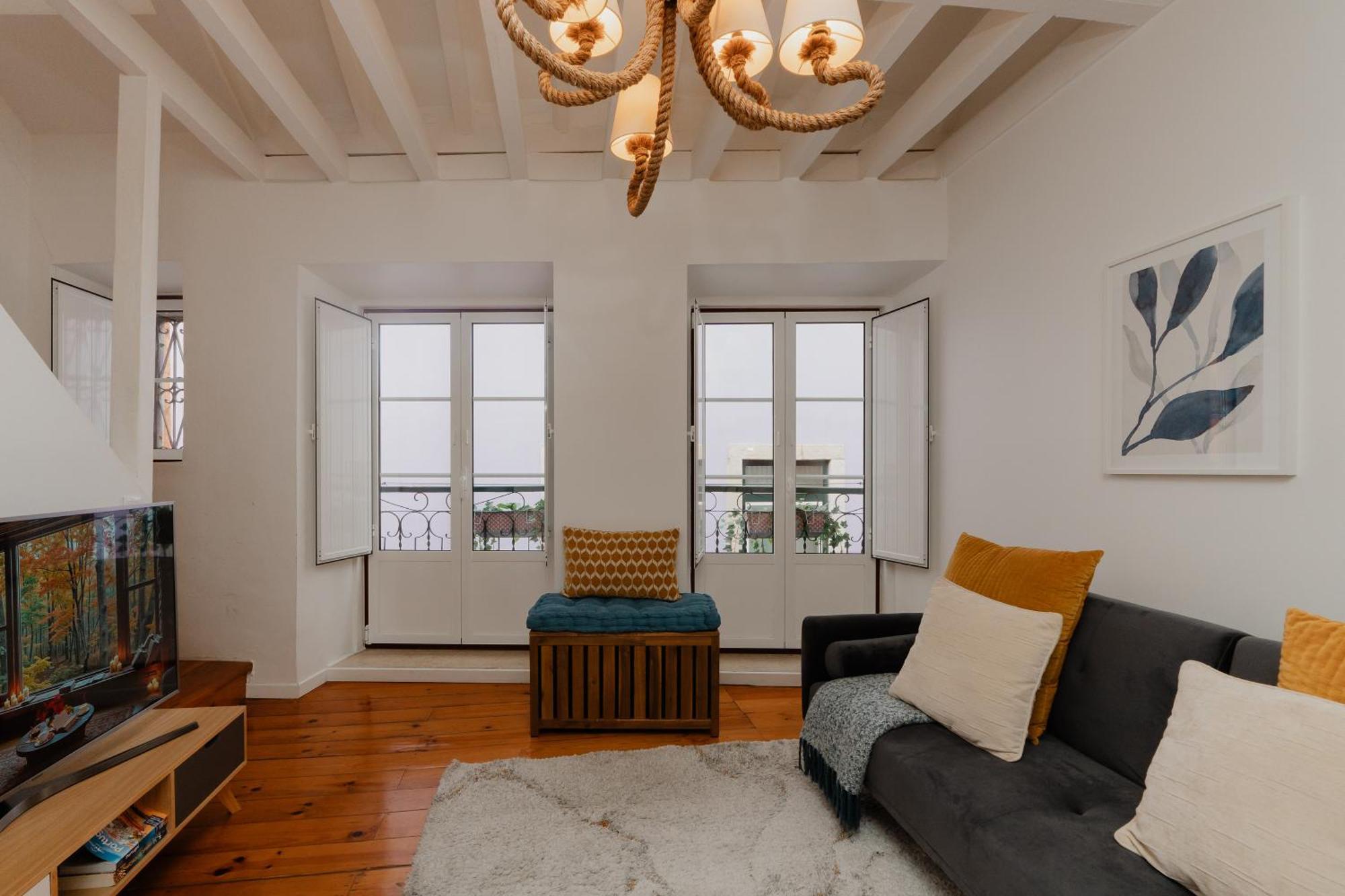 Апартаменты Stylish Getaway In A Mezzanine Flat By The Castle Лиссабон Экстерьер фото