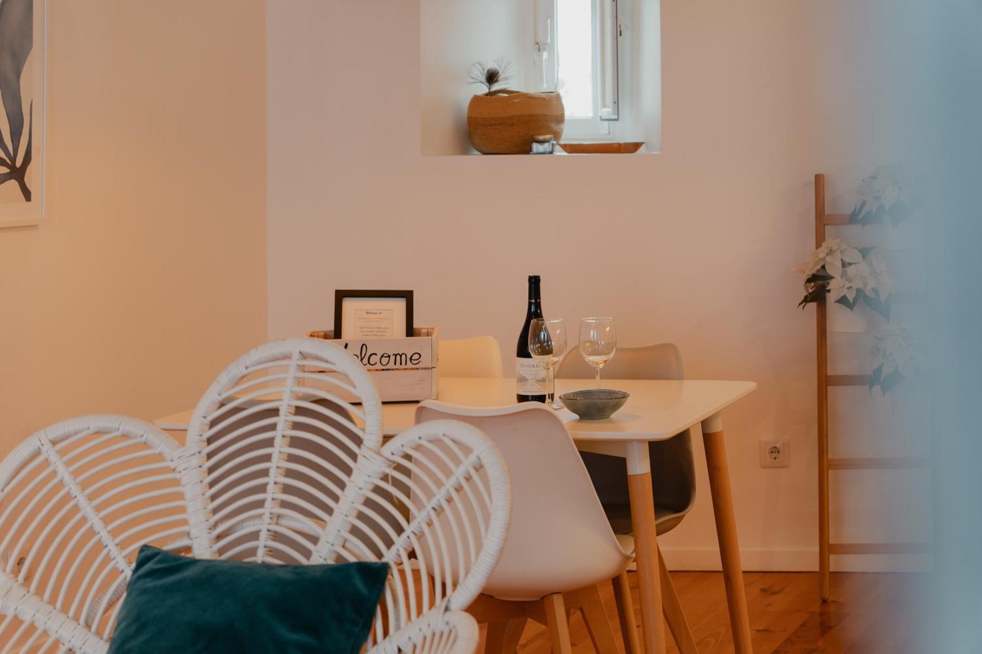 Апартаменты Stylish Getaway In A Mezzanine Flat By The Castle Лиссабон Экстерьер фото