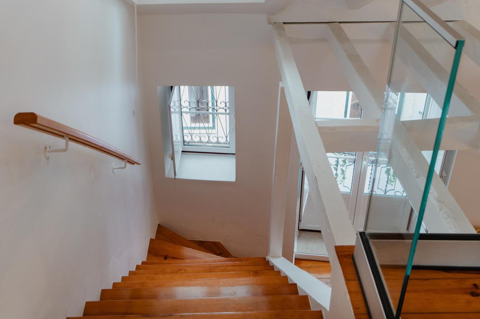 Апартаменты Stylish Getaway In A Mezzanine Flat By The Castle Лиссабон Экстерьер фото