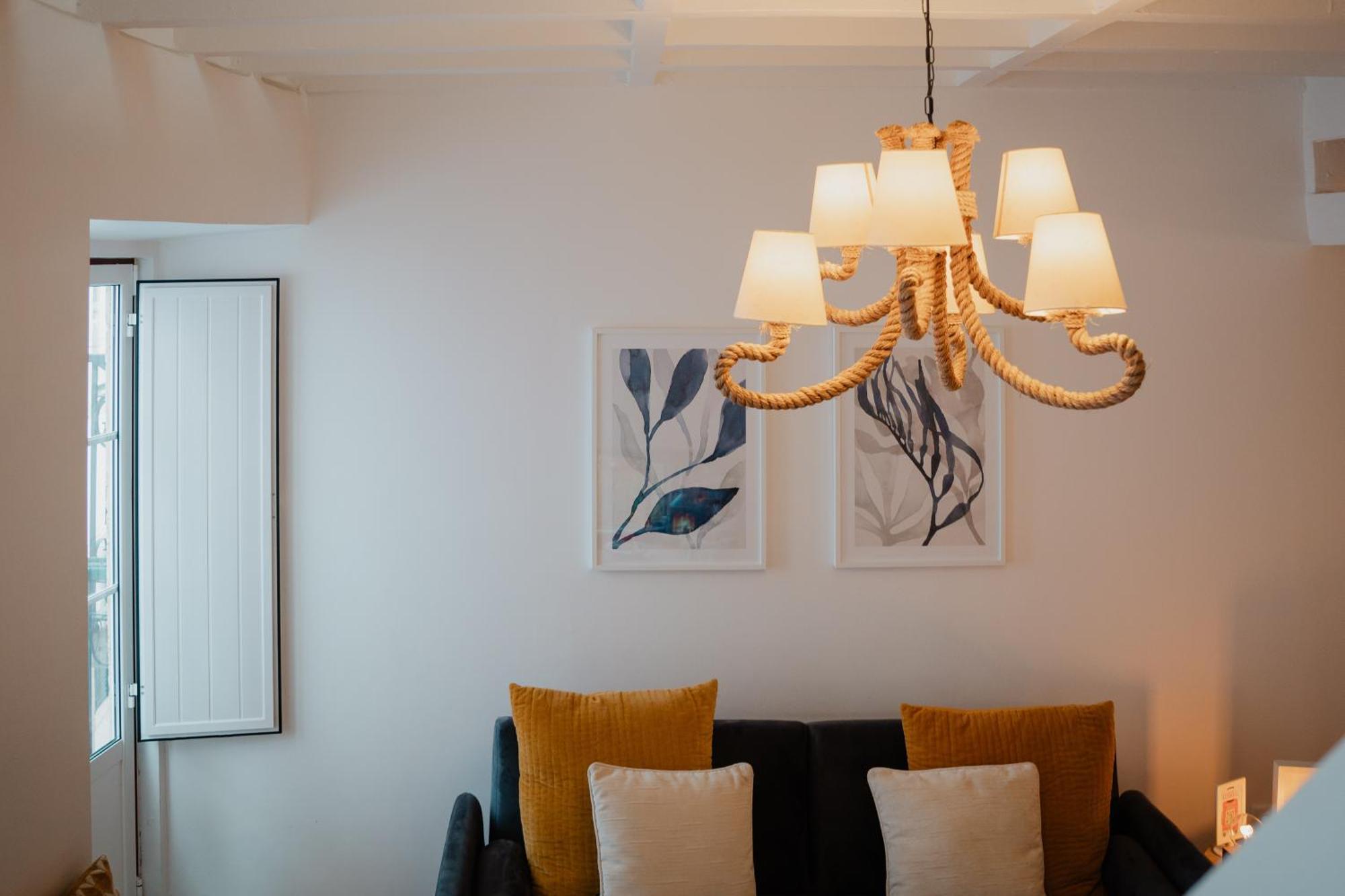Апартаменты Stylish Getaway In A Mezzanine Flat By The Castle Лиссабон Экстерьер фото