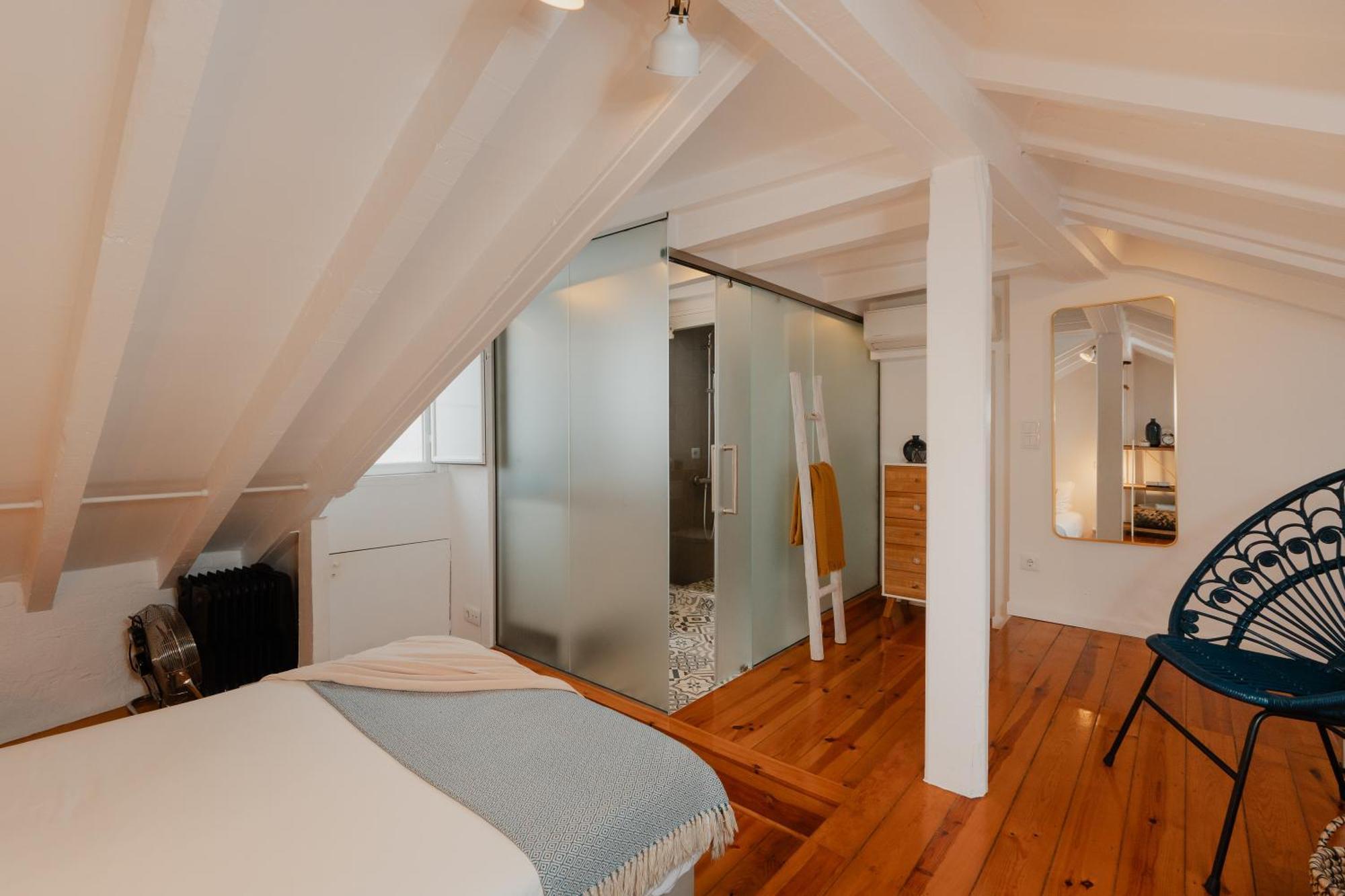 Апартаменты Stylish Getaway In A Mezzanine Flat By The Castle Лиссабон Экстерьер фото