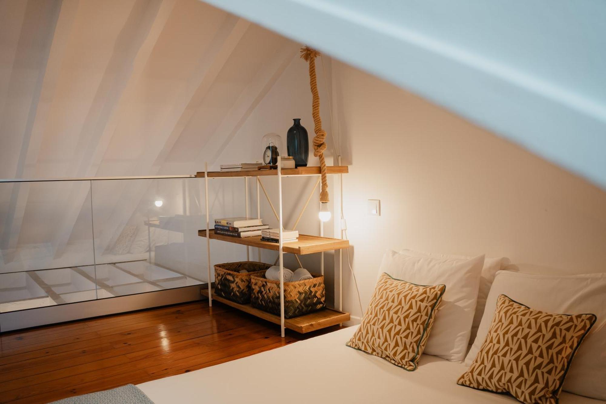 Апартаменты Stylish Getaway In A Mezzanine Flat By The Castle Лиссабон Экстерьер фото