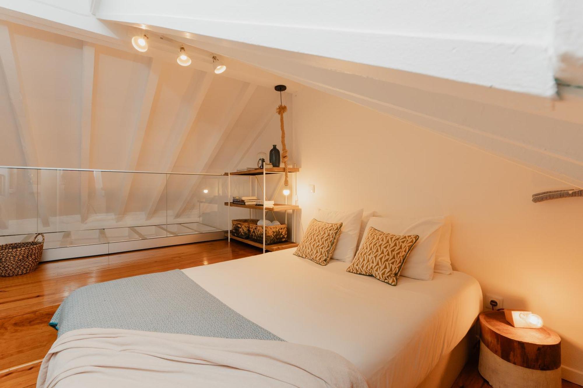 Апартаменты Stylish Getaway In A Mezzanine Flat By The Castle Лиссабон Экстерьер фото
